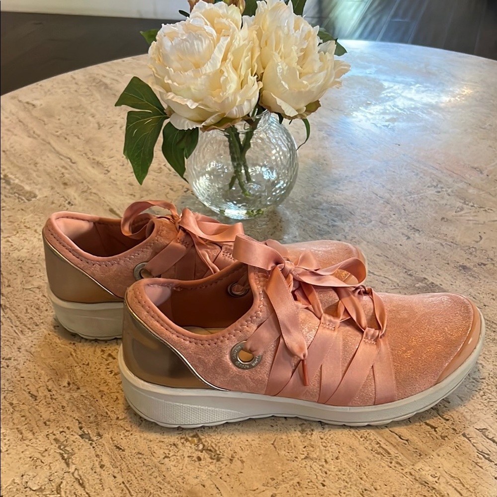 Bzees  Sneakers Lightweight Flexible Design